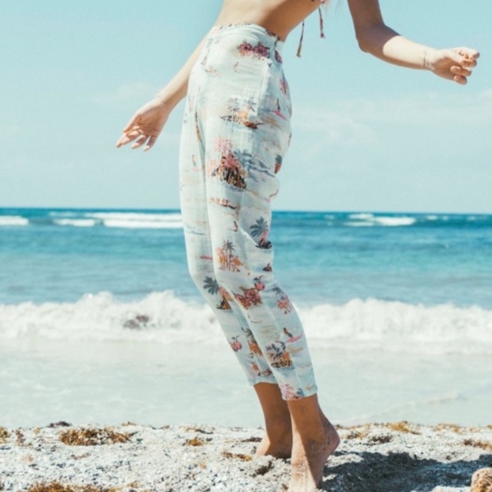❣️HOST PICK❣️ Billabong Mas Hulas Hawaiian Print Pants